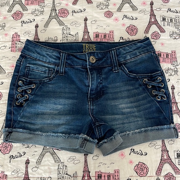 TarasFashions's tweet photo. So good I had to share! Check out all the items I'm loving on @Poshmarkapp #poshmark #fashion #style #shopmycloset #truecraft #calvinklein #levis: https://t.co/v0NA2gM1FW https://t.co/FiSGNgb43f