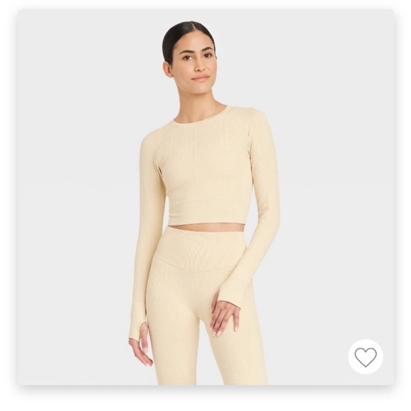 yolis2099's tweet photo. So good I had to share! Check out all the items I'm loving on @Poshmarkapp #poshmark #fashion #style #shopmycloset #americanrag #joylab #avaviv: https://t.co/gQuNcPc3ls https://t.co/o9NJywFUrp