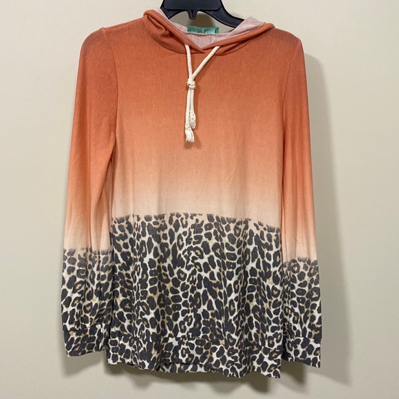 smithchic1's tweet photo. So good I had to share! Check out all the items I'm loving on @Poshmarkapp #poshmark #fashion #style #shopmycloset #fillyflair #youngfabulousbroke #remixmess: https://t.co/zMij0tQMV6 https://t.co/MyVMcEfdow