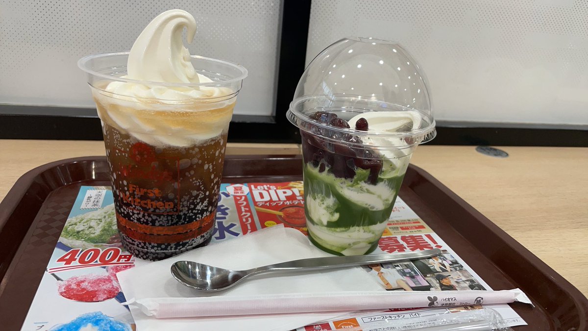 superterrorizer's tweet image. 娘と夏満喫カフェタイム！

「天空の抹茶まぜまぜシェイク」がシェイクストローでなかなか吸えなくて汗まみれになりました💦

コーラフロートは期待通りだったそうでよかった

#firstkitchen