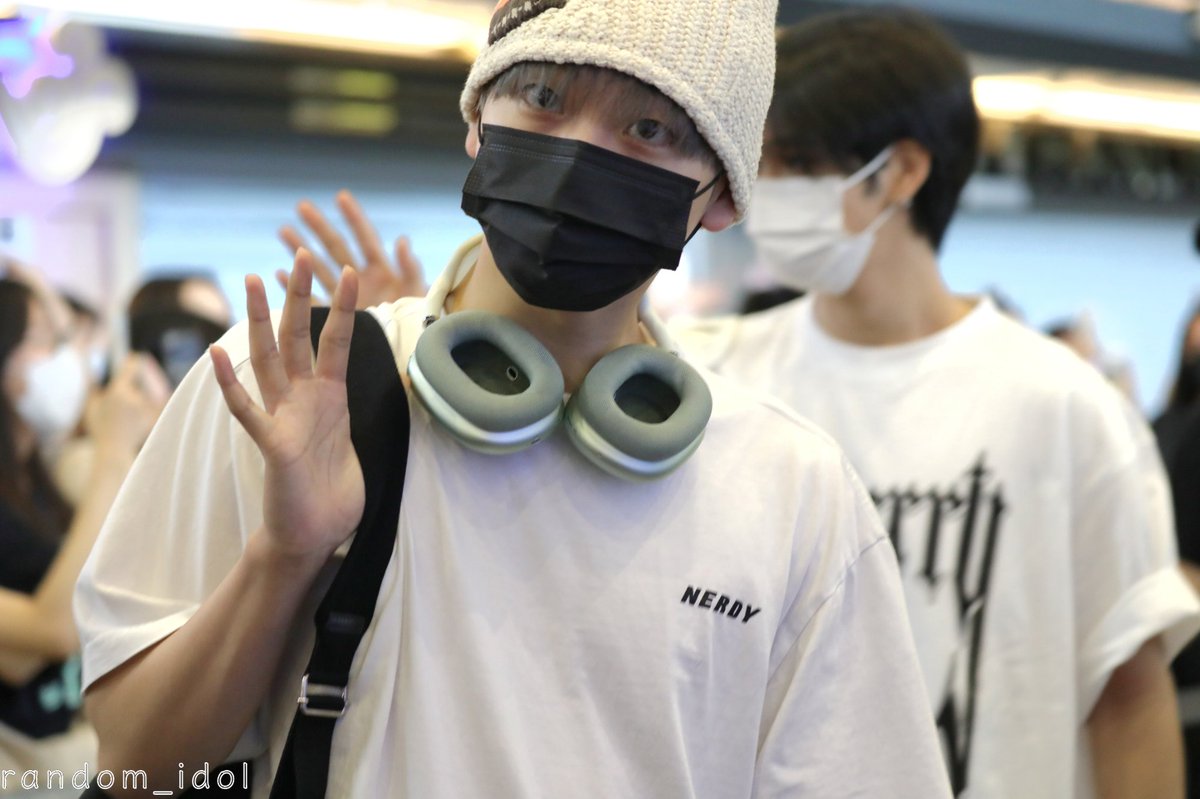 random_idol tweet media