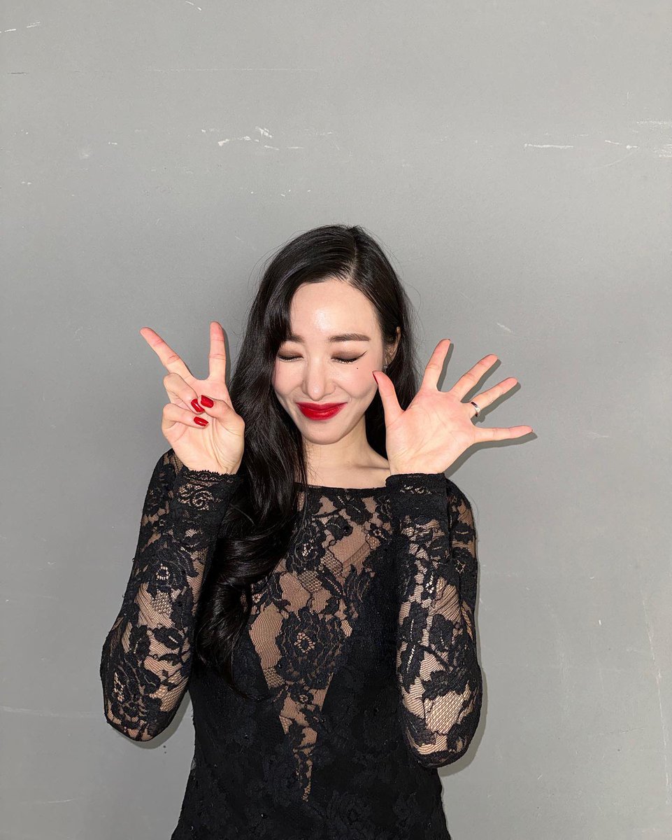 SNSD_0805's tweet photo. [INSTAGRAM] tiffanyyoungofficial:

다음에 또 만나 록티 🎺

https://t.co/qQKmsOileK https://t.co/tf1GW5zK4d