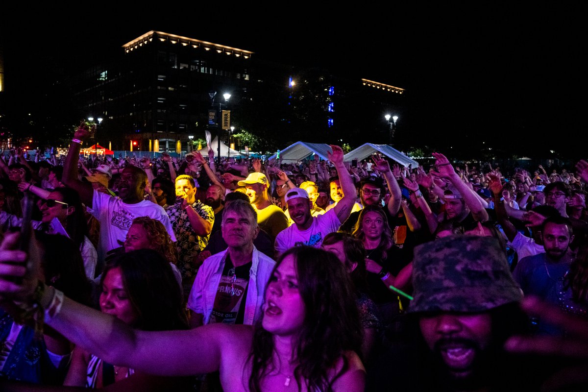 lilyas53's tweet image. day two of 80/35, the final year in western gateway park, for @DMRegister 💃🎤🤩 gallery: desmoinesregister.com/picture-galler…