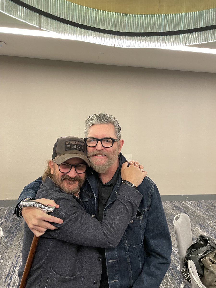 The greatest thing about doing #SupernaturalFamily conventions , is getting to send time  hugging  dear old friends like ⁦<a href="/dicksp8jr/">Richard Speight, Jr.</a>⁩ , who I’ve known since drama school, 30 years ago. ❤️❤️ thank you, ⁦<a href="/CreationEnt/">Creation Entertainment</a>⁩   4making this  Happen
