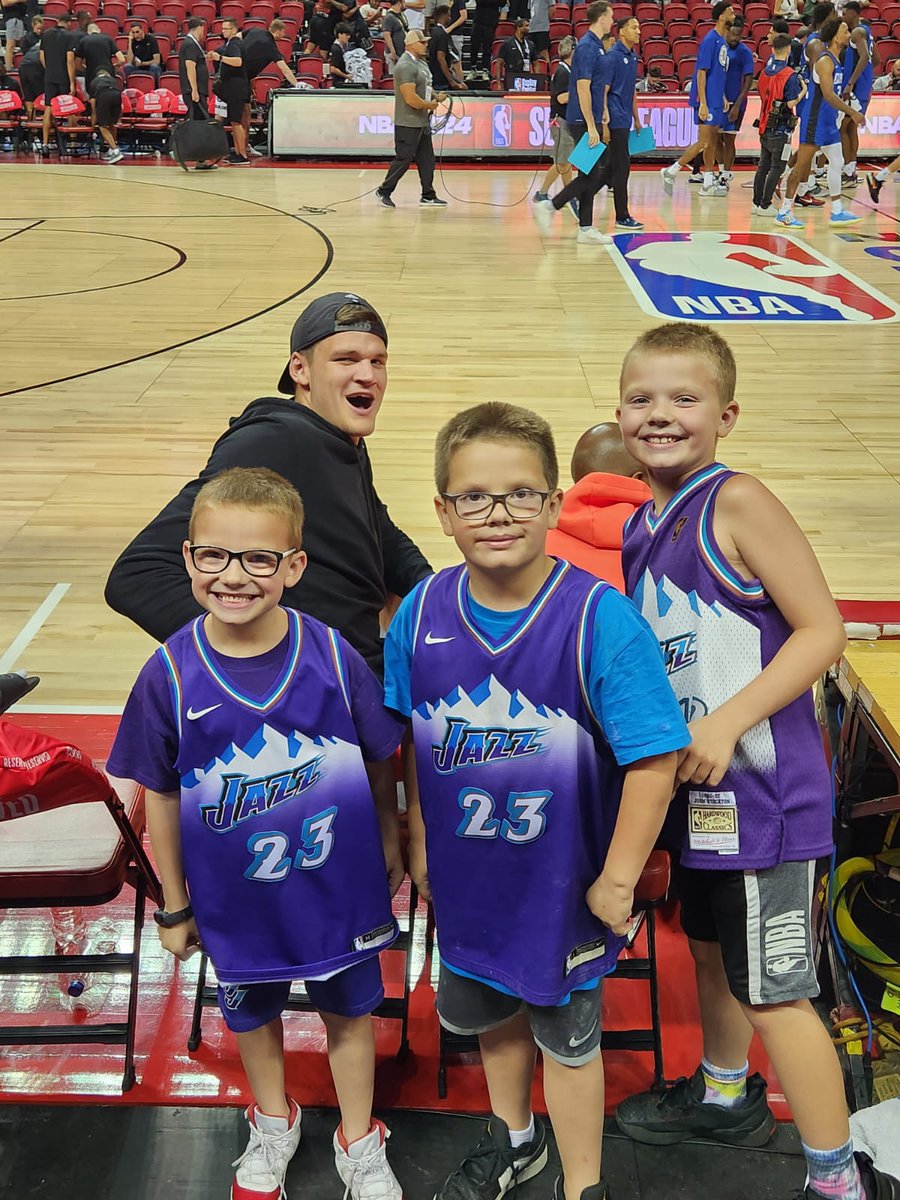 TheBMax's tweet photo. With a few seconds left and the game in hand, we snuck the kids up to the front to snag a pic with The Sheriff, @WalkerKessler13. He was as nice and kind as one can imagine. Made the night, and probably the trip, for these boys. @utahjazz https://t.co/LFcsDwsKFu