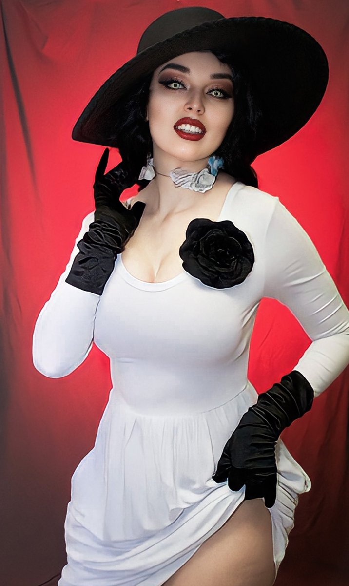 Feeling like a monster 😈
Photo taken by <a href="/EerieWeather/">Daimen Horrell</a> 
.
#ladydimitrescu #ladydimitrescucosplay #alcinadimitrescu #residentevil #residentevilvillage #cosplay #cosplaygirl #polyxenacosplay