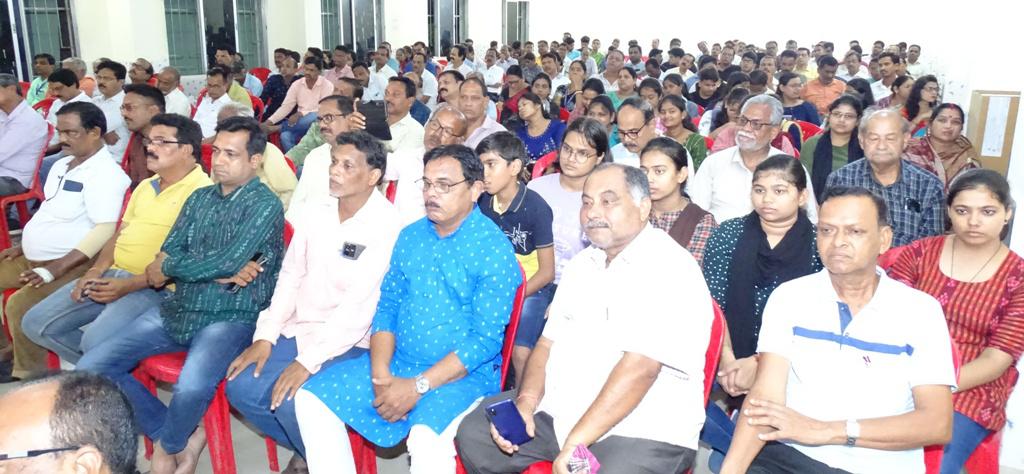 SatpathyLive's tweet photo. #Dharitri@50 program at Bolangir 08July2023 evening
Chief Guest Sri Narasingha Mishra MLA &amp; Chief Speaker Sri Sujit Kumar Pruseth spoke eloquently on Democracy, Media &amp; Youth

Grateful to attendees

Congrats to student winners of debate competition https://t.co/MQ1XCBe2Fu