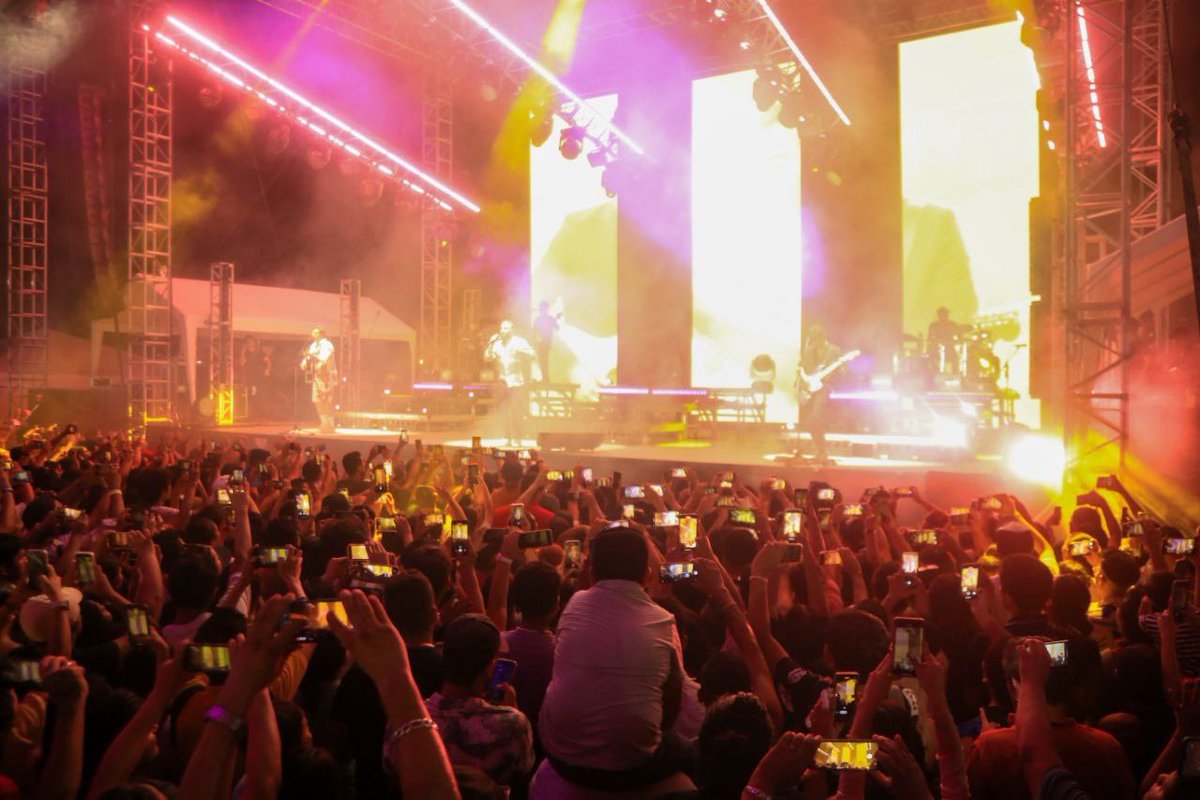 ¡Con éxitos del grupo Reik bailamos y cantamos en el segundo día de nuestra #FeriadePlayadelCarmen2023! Miles de solidarenses se dieron cita para gozar de una noche increíble con este gran talento musical. ¡Nos vemos mañana que la fiesta continúa! #RenovamosParaCrecer