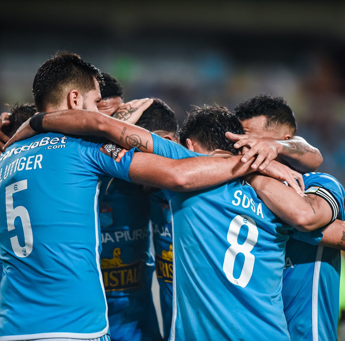 ClubSCristal's tweet photo. 𝗡𝗼𝘀 𝘃𝗲𝗺𝗼𝘀 𝗲𝗹 𝗺𝗶𝗲́𝗿𝗰𝗼𝗹𝗲𝘀 🤜🤛
🏆 #Sudamericana 

¡Seguimos juntos! 💪

🎟️ Adquiérela en @joinnus 👉 https://t.co/2WZF7nmP2w 

#FuerzaCristal https://t.co/WP9Xxk9sHl