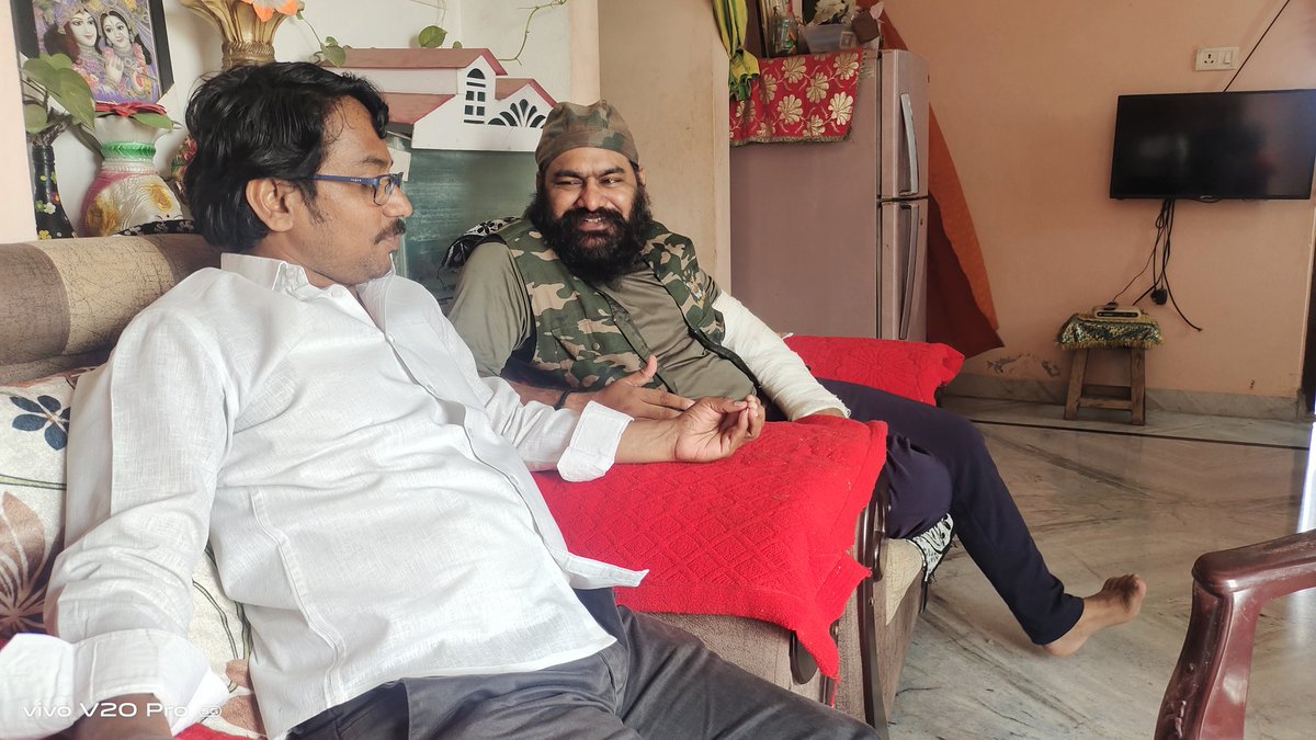 AapKaBRamuGoud's tweet photo. రైలు ప్రమాదం లో  గాయపడిన యువ నాయకులు @AYWTelangana యువజన  విభాగం అధ్యక్షులు @AAPTELANGANA కరీంనగర్ జిల్లా కన్వీనర్    @SardarRandheer గారిని వారి ఇంటివద్ద కలిసి పరామర్శించడం జరిగింది.
@AamAadmiParty
@attorneybharti @SandeepPathak04 @ArvindKejriwal @DrSKRAnsari https://t.co/xnqKlKawLE