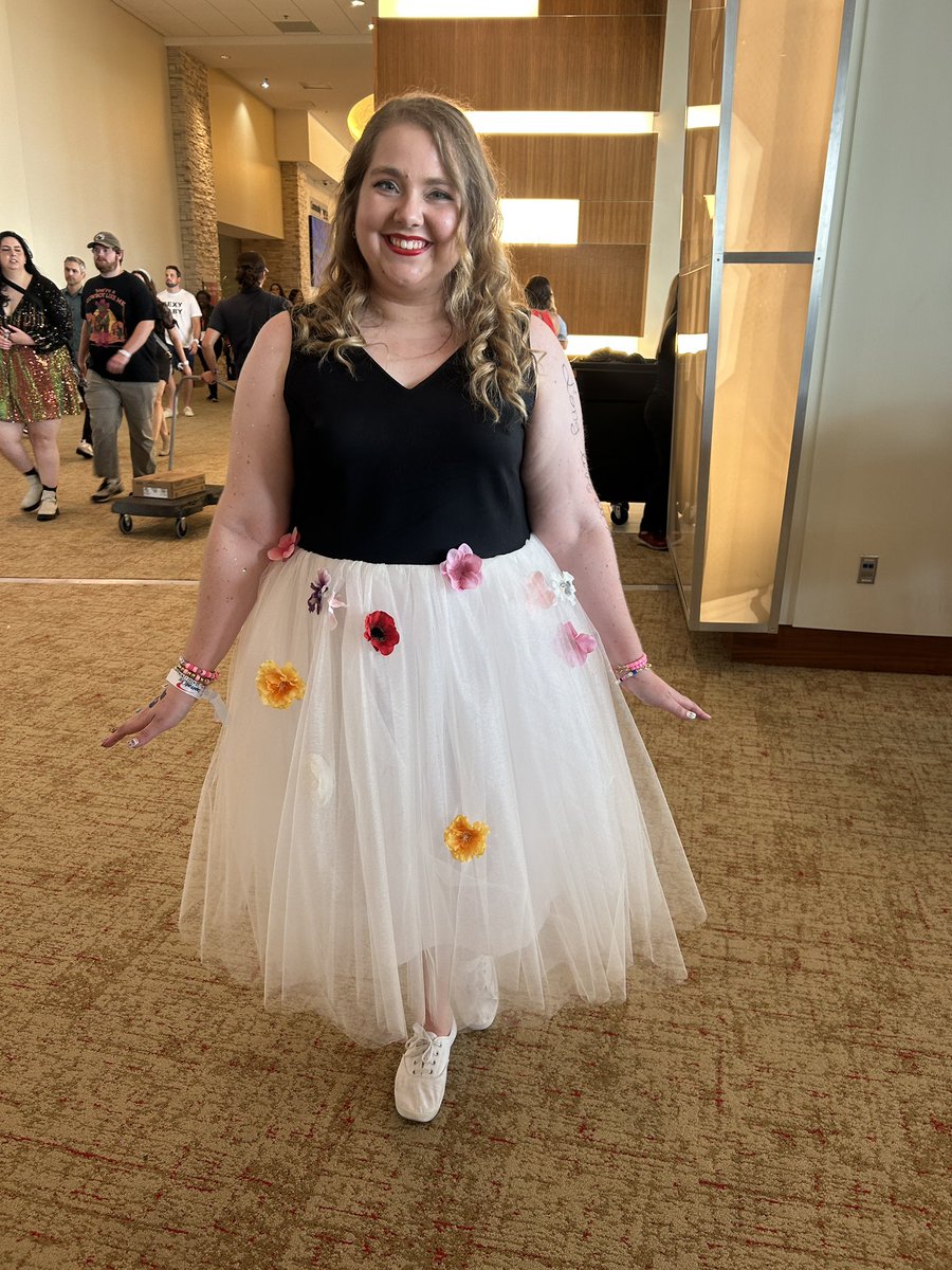 wefound1derland's tweet photo. Come trade with ME! Section 227 row 3 #TaylorSwiftErasTour #taylorswiftkc @taylornation13 https://t.co/PCNQzoIW0m