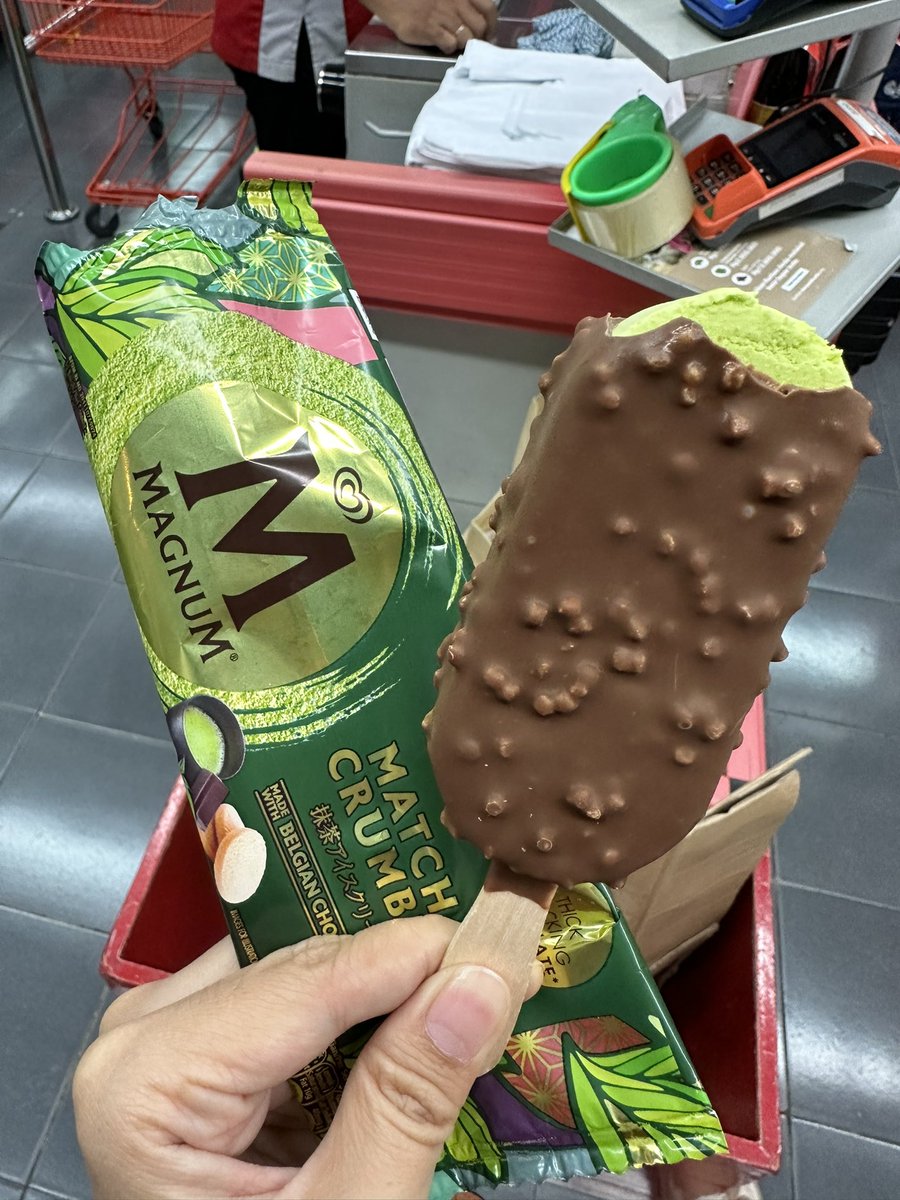 xianiwei's tweet photo. Seminggu lalu nyobain magnum yang ini, terus kepengen lagi 🤤 https://t.co/VtkWvQV3Iz