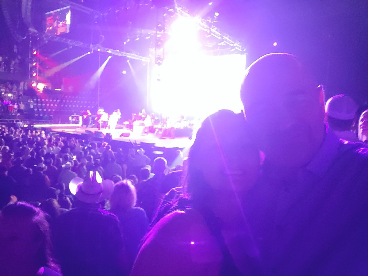 PeterFastCanada's tweet photo. Alabama encore! #Stampede https://t.co/yhxP8RwIl4