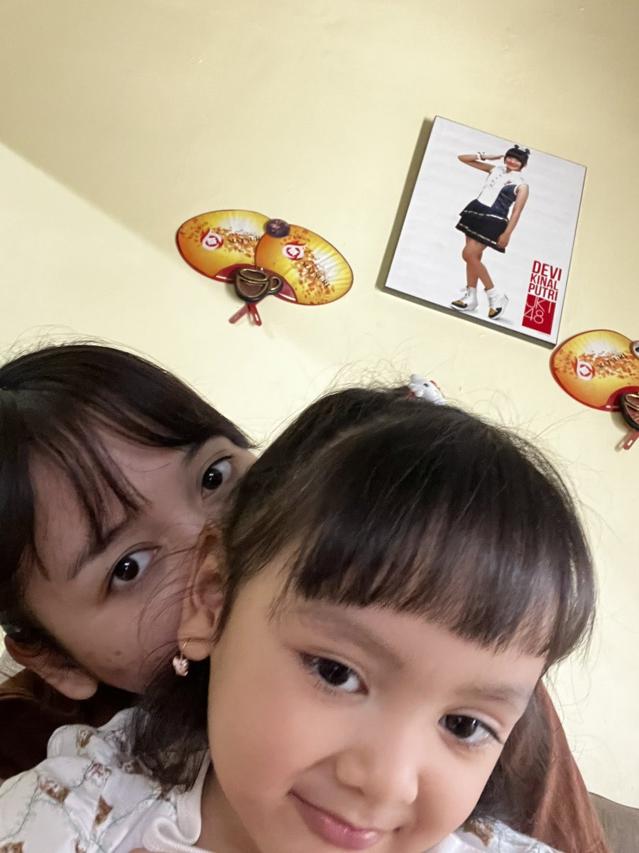 kinalkinal's tweet photo. kaluna liat foto itu bilang "bunda bajunya beli dimana? Luna mau🙏🏻🙄 https://t.co/UR5YhoWcFj