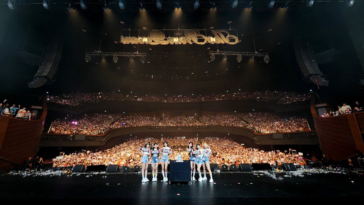 🎉 IVE’s FIRST FAN CONCERT, <The Prom Queens>, in Singapore was an absolute triumph! 🌟🔥 Huge thanks to all the incredible DIVEs who joined us for an unforgettable night of pure fun and excitement! 🙌💃 Let’s cherish these amazing memories together! 🥳✨