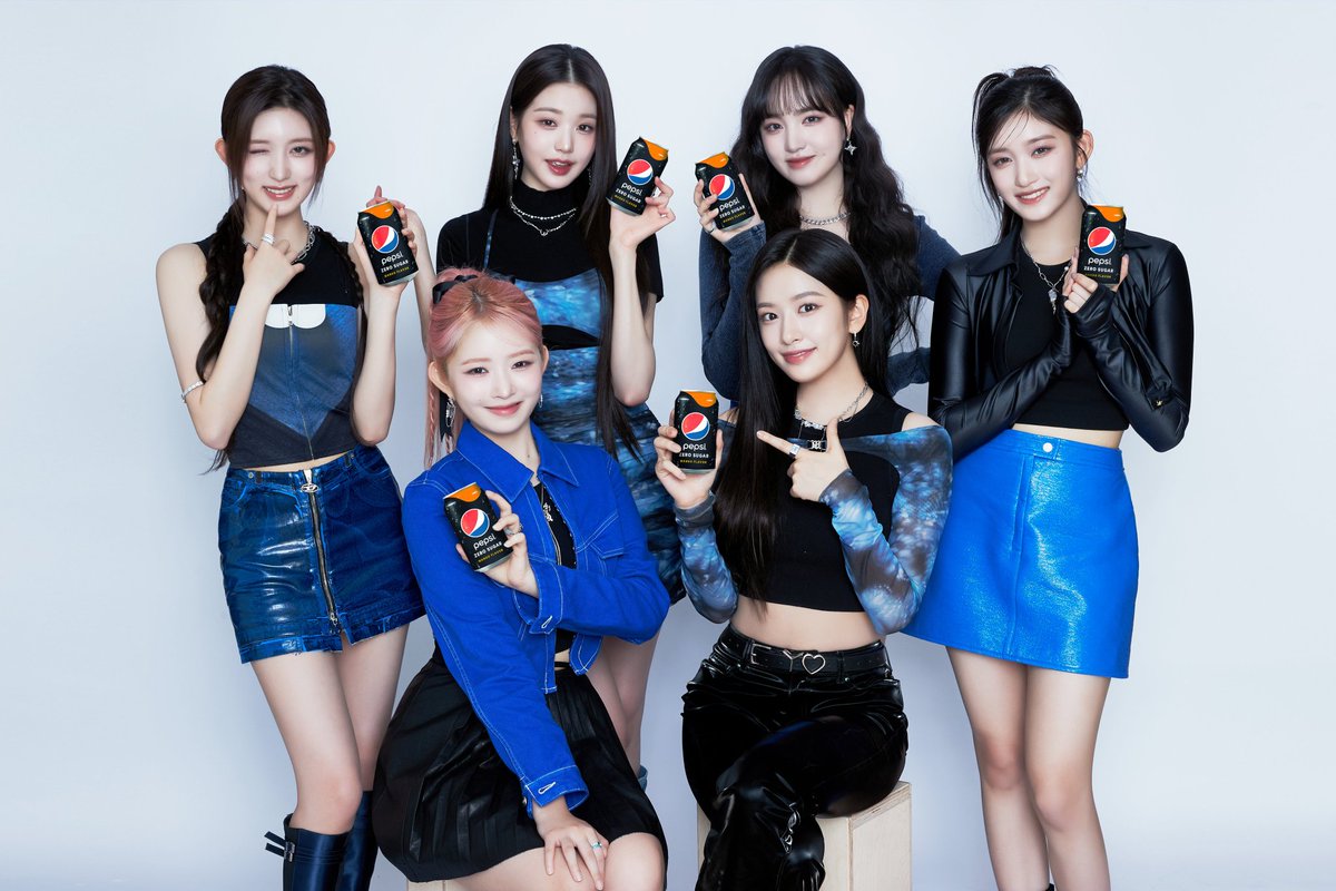 Introducing IVE’s stunning concept photos for the 2023 𝘗𝘌𝘗𝘚𝘐×𝘚𝘛𝘈𝘙𝘚𝘏𝘐𝘗! 🚀🌌 The captivating black and blue options have us in awe. Which one caught your attention the most? Comment below!