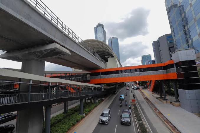 llllleonnov's tweet image. Pemilihan warna oranye untuk lanskap perkotaan yang didominasi concrete dan glass akan selalu menjadi keputusan warna yang teramat buruk.

Pasti oranye biar warna persija = warna jakarta kan? Stop pola pikir aneh lu men.