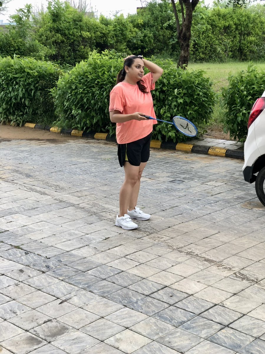 rjnupur's tweet photo. Today, while playing badminton 🏸 for an hour, I unintentionally neglected to activate my workout goal on my smartwatch. How can I effectively flaunt the number of calories I burned 🤭 #SundayMorning https://t.co/OSi61nYJsp