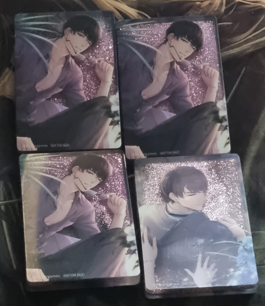 XingXueYue's tweet photo. Finally have the time to open them up and check~ and yeaaaa i spent enough to get 4 sets fml 🫠🫠🫠
#loveandproducer #lovepro #恋与制作人 #戀與製作人 #mlqc #mrlovequeenschoice #xumo #lucien #许墨 #許墨 #lizeyan #victor #李泽言 #李澤言 #周边 #merch https://t.co/42o8rZsqpO
