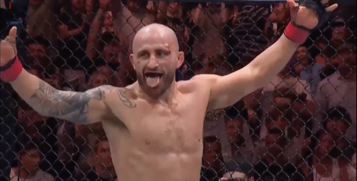 BleacherReport's tweet image. VOLKANOVSKI WINS BY TKO 🏆

AND STILL.