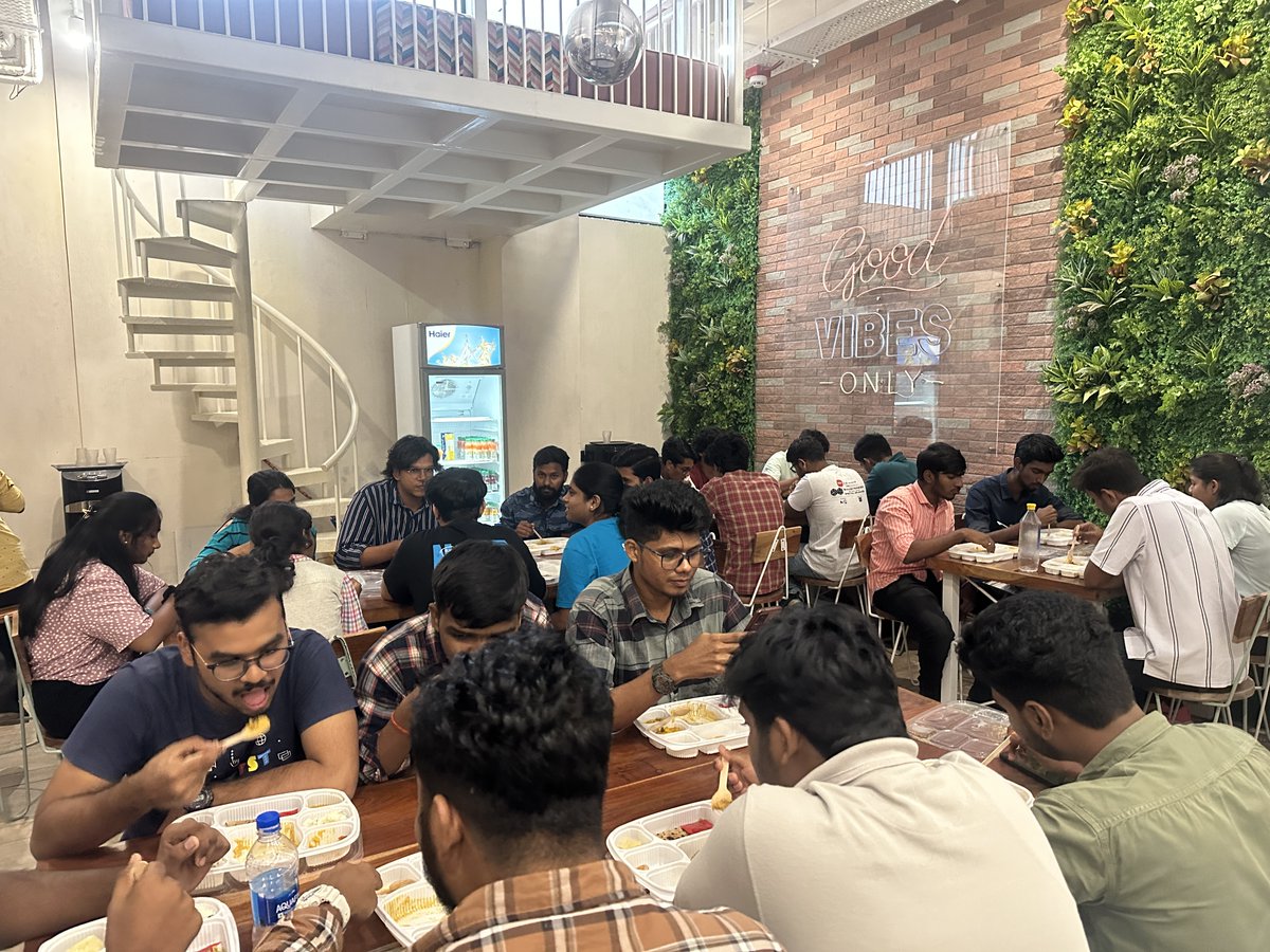 rishita_nayak35's tweet image. 4. It was time to meet like minded people with amazing talents within. Met students from different colleges, working professionals &amp;amp; collaborate with them in near future.
Couldn't meet all of them but managed to meet some due to time limit.
#HTFLearning @hackthisfall