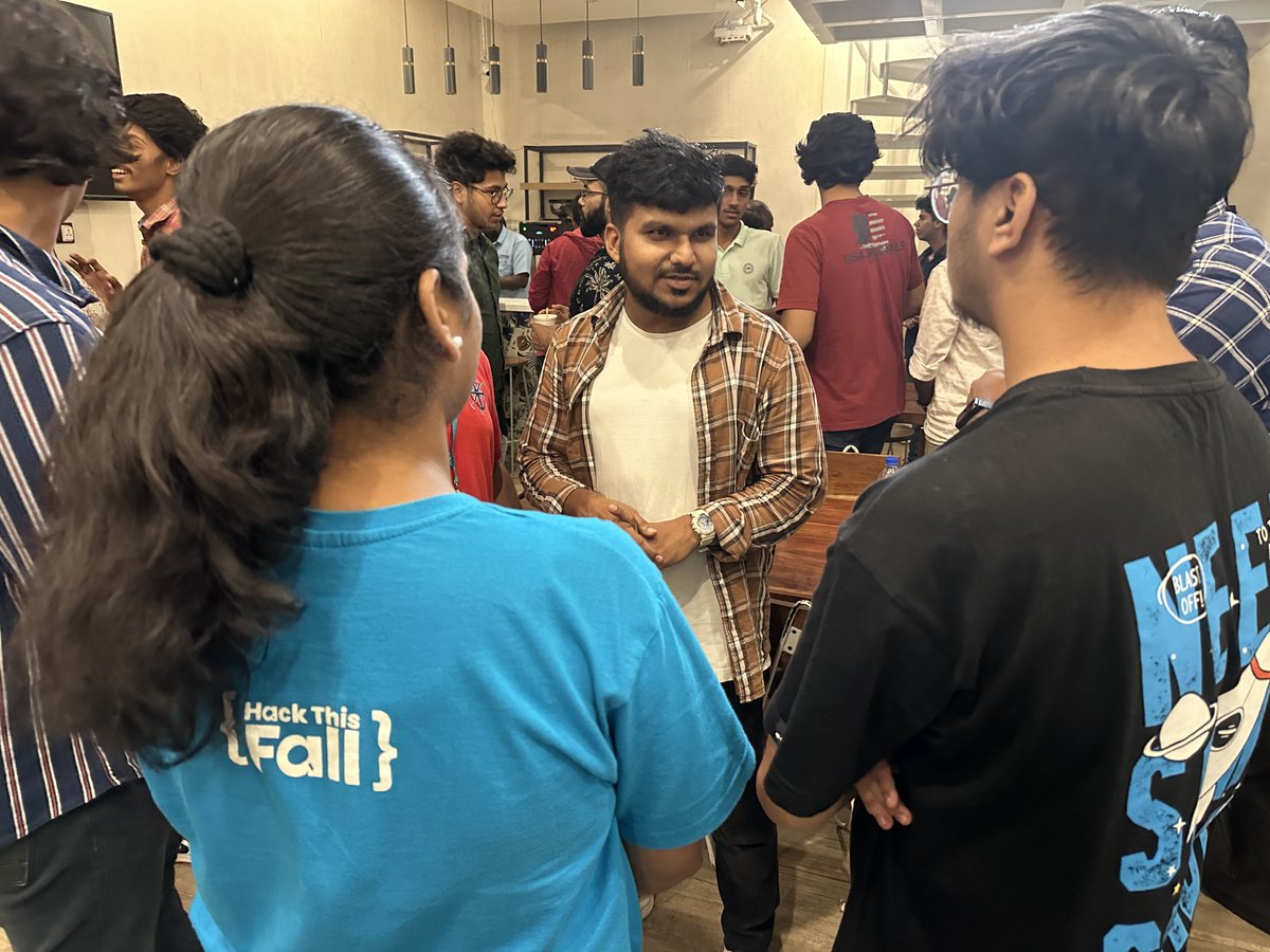 rishita_nayak35's tweet image. 4. It was time to meet like minded people with amazing talents within. Met students from different colleges, working professionals &amp;amp; collaborate with them in near future.
Couldn't meet all of them but managed to meet some due to time limit.
#HTFLearning @hackthisfall