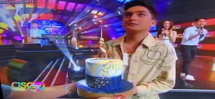SETHstersOFC's tweet photo. Happy Birthday aming "BINATA", More birthdays to come.  We're teary eyed here, so proud of you Sethyboy! We Love You! 

@imsethfedelin | #SethFedelin 

BENTE UNO NA SI SETHYBOY
#SETHwentyOne https://t.co/ZEySGB4PTS