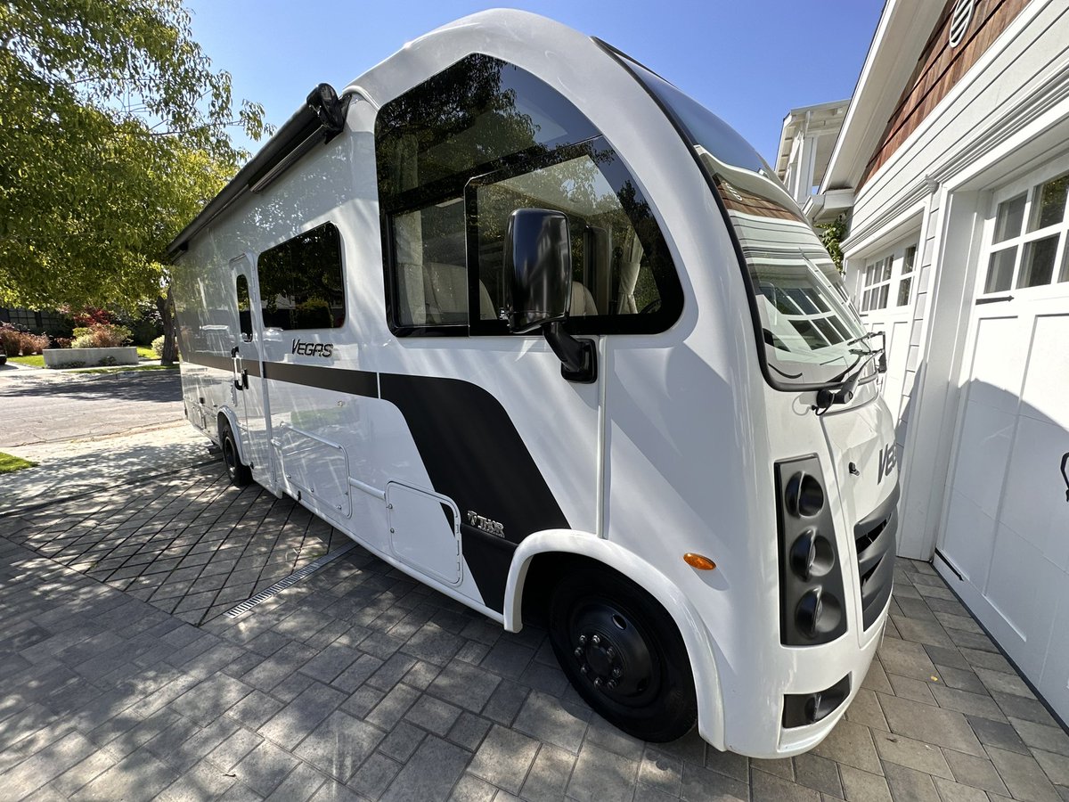 jaimecamil's tweet photo. Esta muchacha cada vez está más bonita 🥰 / This baby gets more beautiful every day 🥰 @ThorMotorCoach #vegas #vegas27 #thormotorcoach https://t.co/OtuN3OL5db