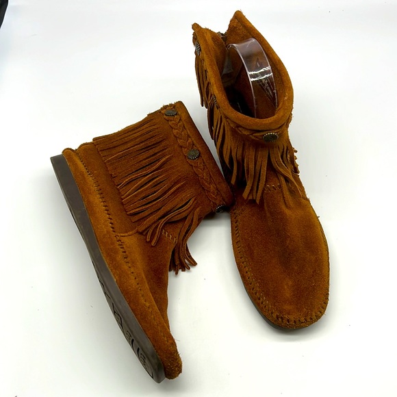 designsbyddt's tweet photo. So good I had to share! Check out all the items I'm loving on @Poshmarkapp #poshmark #fashion #style #shopmycloset #minnetonka #dordorcouture #ugg: https://t.co/KzWgNC1moY https://t.co/YVdanu0u3E