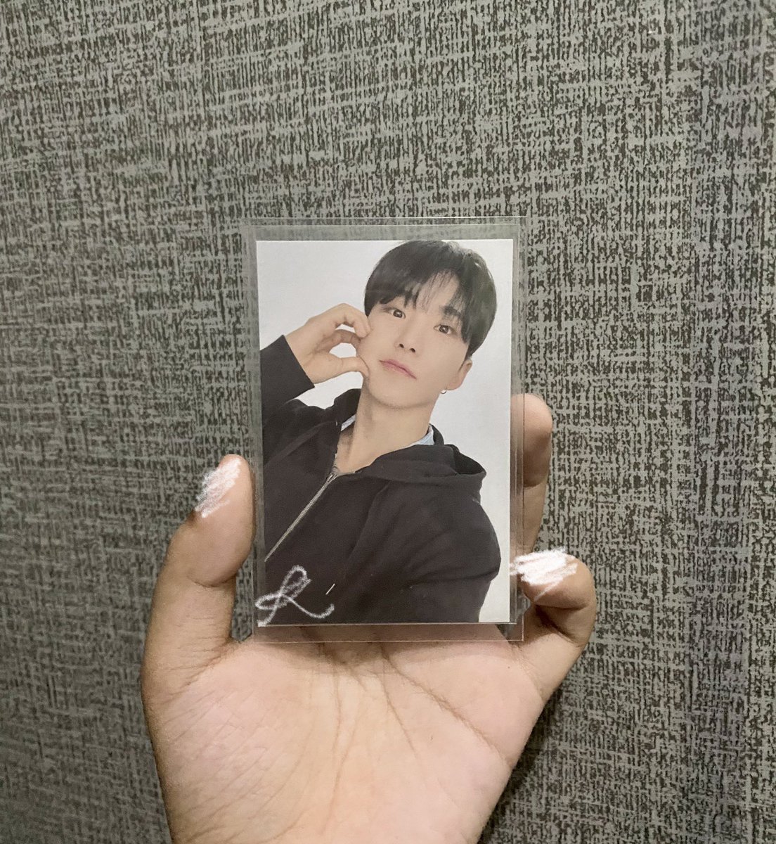 kovphae's tweet photo. — wts lfb seventeen ph

• ₱500 
50% payo, rembal 3 days (flexi :>)
x sensi, can lower the price naman <3

# 8th anniversary hoshi heartcheek hoodie hc merch https://t.co/0ZFYGunpGw