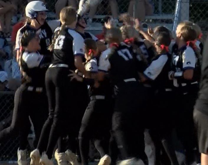 SOARING INTO THE FINAL!

Consistent hitting plus a huge 3-run HR propel <a href="/BHRVsoftball/">BHRV Nighthawk Softball</a> past a solid SB-L squad and into the 4A Regional final!

WATCH HERE🥎⏬
siouxlandproud.com/sports/iowa-hi…
