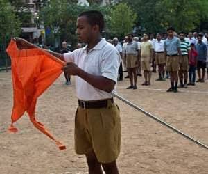 ज़्यादातर सेक्युलर लोग आरएसएस के नेताओं को उल्लू, गधा और कम अक़्ल का समझते हैं, जो कि वे हैं नहीं। 

आरएसएस के नेता धूर्त हो सकते हैं। चतुर हो सकते हैं। दुष्ट हो सकते हैं। वर्णवादी हो सकते हैं। लेकिन देश का सबसे बड़ा संगठन चलाने वाले, जिनकी विचारधारा का देश पर शासन है, उनको और सब