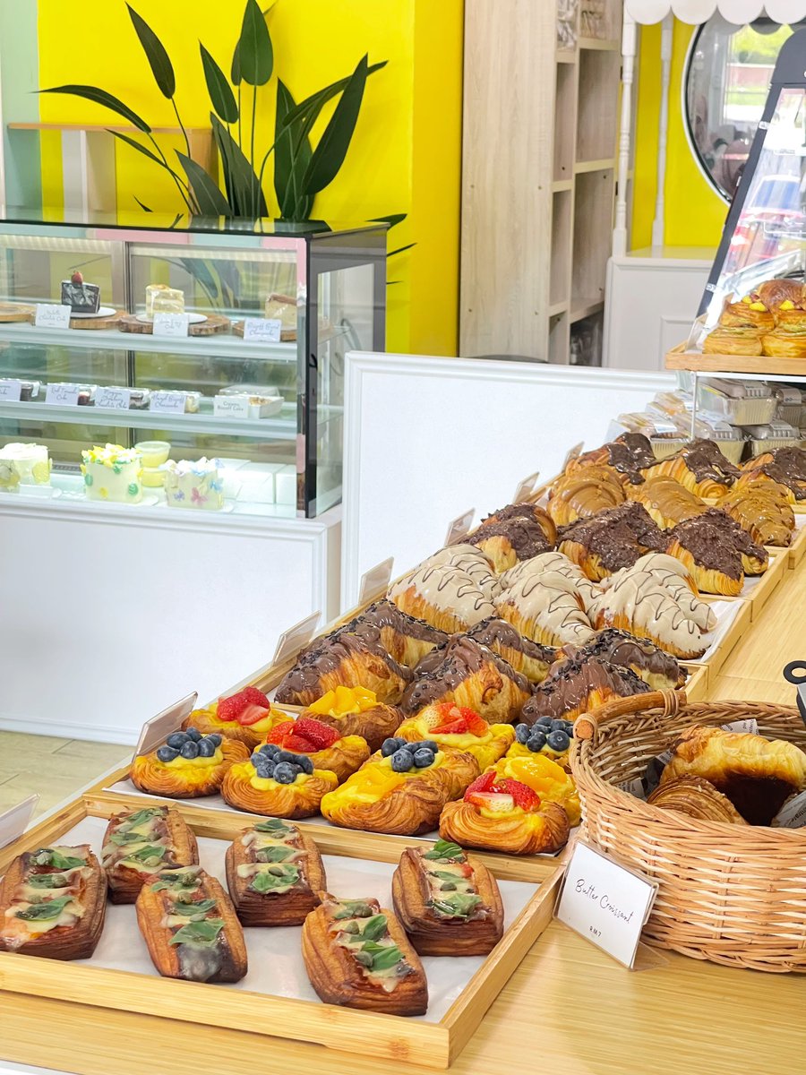 ananajia's tweet photo. Our humble bakery in Taiping,
Halwa by Ana Najia ✨

We make fresh pastries everyday 🫶🏻 https://t.co/tlvLneSmAQ