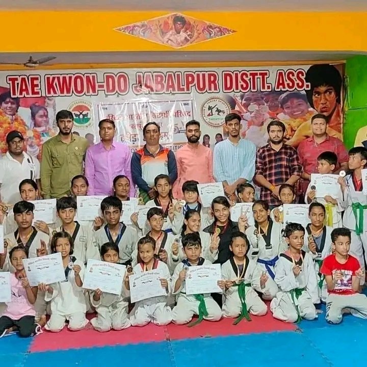 AmanAthneriya's tweet photo. अभाविप के 75 वर्ष पूर्ण होने पर, जबलपुर महानगर के द्वारा Taekwondo Tournament का आयोजन किया गया, जिसमे मुख्य रूप से महाकौशल प्रांत के प्रांत सह-मंत्री श्री @AmanAthneriya जी एवं प्रांत कार्यालय मंत्री श्री @_prabhattiwari जी उपस्थित रहे ।

#75YearsofABVP
#ABVPJabalpur https://t.co/qC5M4vcRb1