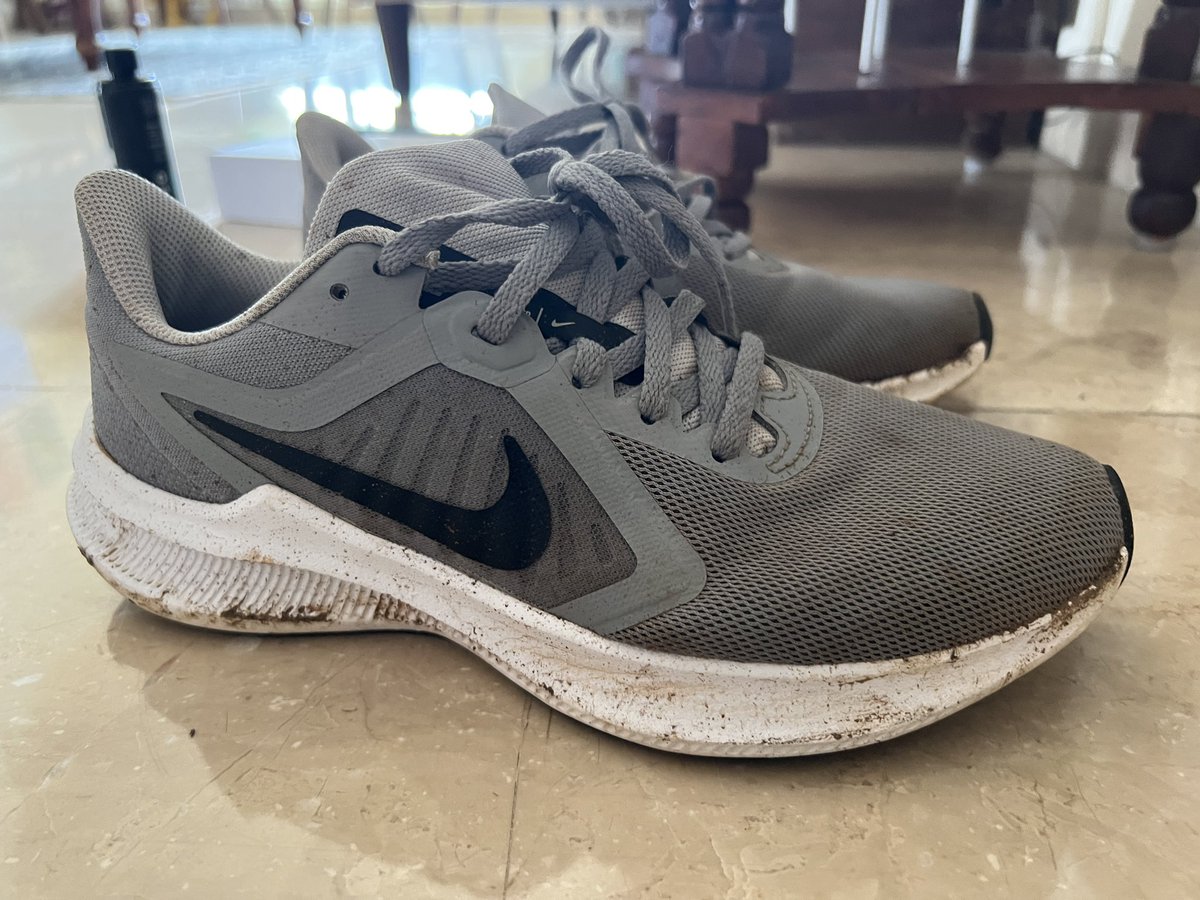 Fittrwithkj's tweet image. One shoe had a protective coat on it 
Both were completely immersed in mud 

One got slightly cleaner than the other 

Had to apply some more pressure &amp;amp; time to clean the other one 

Honestly, nothing revolutionary 
But not bad either 
Shoes are pretty clean 😊
#Sneads