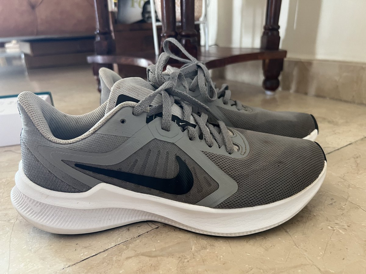 Fittrwithkj's tweet image. One shoe had a protective coat on it 
Both were completely immersed in mud 

One got slightly cleaner than the other 

Had to apply some more pressure &amp;amp; time to clean the other one 

Honestly, nothing revolutionary 
But not bad either 
Shoes are pretty clean 😊
#Sneads