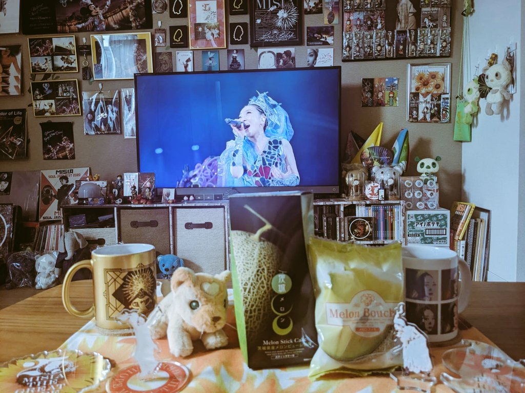 おかわりMISIA3回目📀📺🎶
友人を招いて、盛り上がってます🙌🕺🎉
メロン🍈味のお土産ありがとう🥰
#25thAnniversaryMISIATHEGREATHOPE