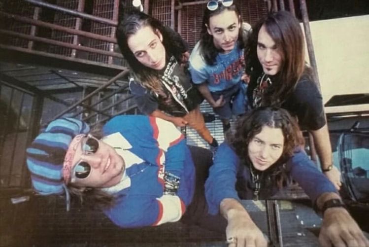 pearljamonline's tweet photo. #PearlJam 1992. 

Thanks to @dailygossard. https://t.co/OtepDMcE3E