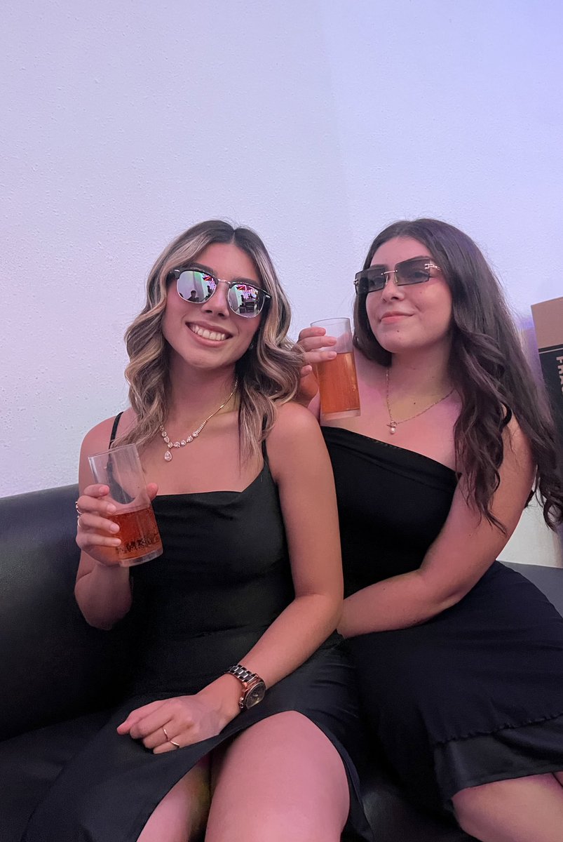 arely4426's tweet photo. Juárez night🥂🤍 https://t.co/3dS4aGNrvH