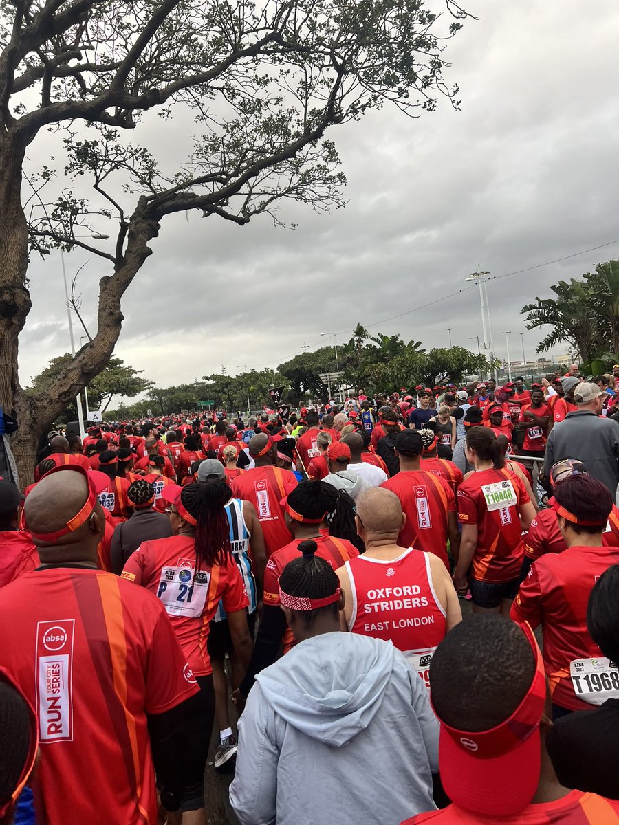 Lace up and run the city🤸🏾‍♂️🤸🏾‍♂️🤸🏾‍♂️ no amount of weather is going to stop us 😅🤌🏾

 #AbsaRunYourCity 
#FetchYourBody2023
 #LoveMyVitality #VitalityActiveRewards
#Vitality_SA