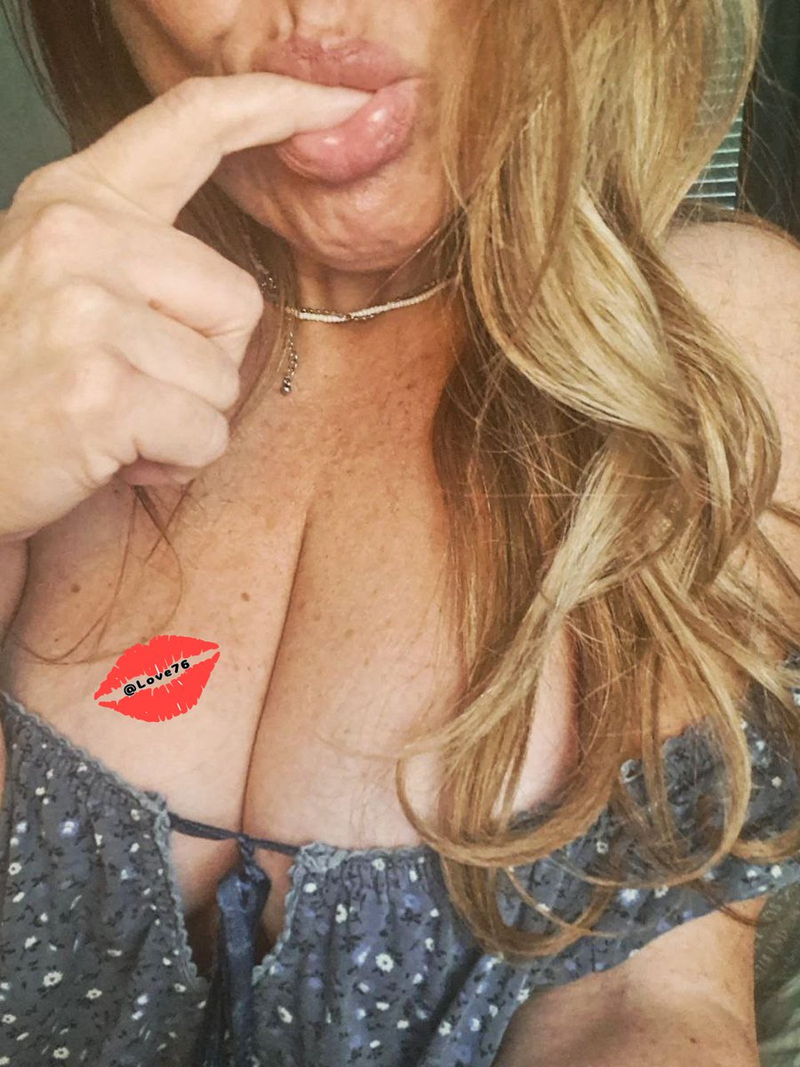 TMilf91's tweet photo. 📸😍 SUNDAY SEXY SELFIE 📸😍
On this hot Sunday, Ladies & Milfs post a hot selfie of you
✨ Starring amazing Milf @love27012015 😍❤️
#milf #sexyselfie #sunday #promofree #naughty https://t.co/dADc3LvZi1