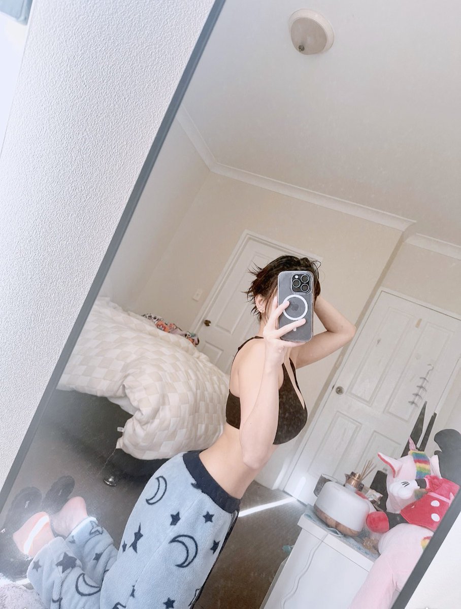 anjaaguilar's tweet photo. 2 weeks before my birthday… 🎂 https://t.co/1IDe9x3R0Y