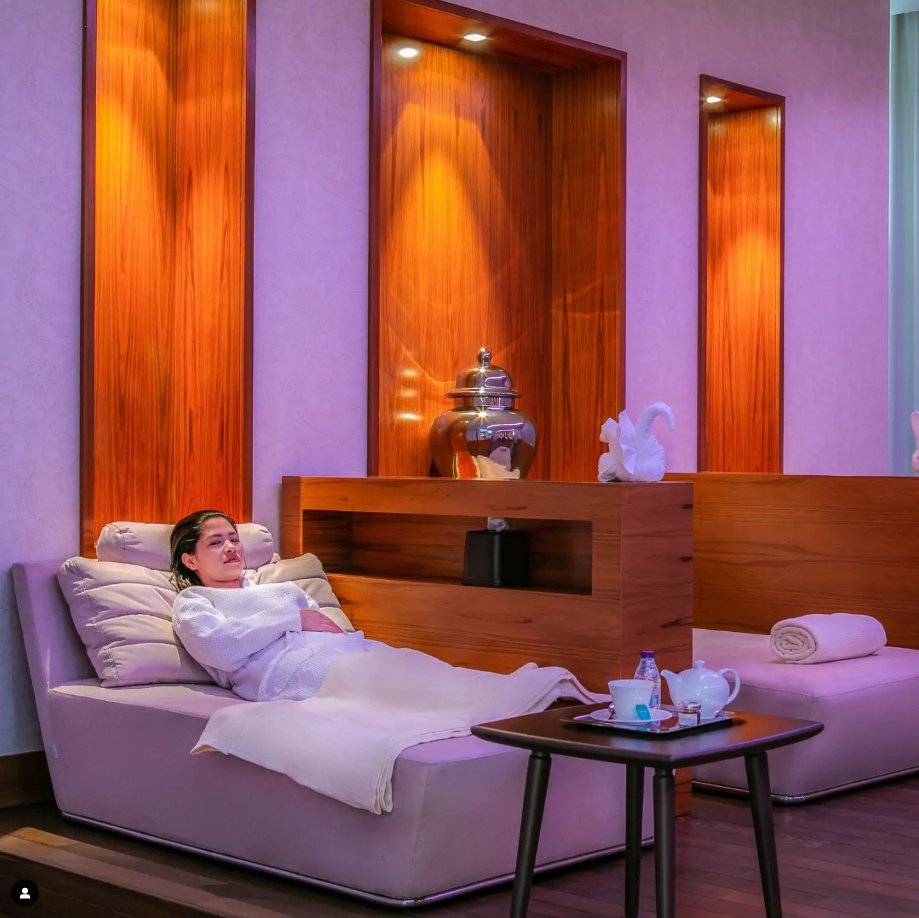 Escape the hustle and bustle of the city and indulge in a day of relaxation at eforea spa. Our spa massage is the perfect way to unwind and recharge your batteries.🌴
