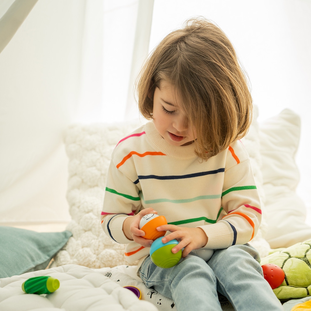 Try stacking the magnetic pieces onto each other, or play a game of hide &amp; seek with the funny-faced balls!🫣
l8r.it/CDsM
.
.
.
#SmartMax #magnetictoys #toddlertoys #Hide&amp;seek #preschooltoys
