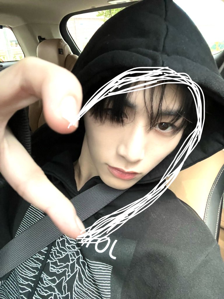 BOYNEXTDOOR_twt's tweet photo. 하트 받아라 얍! 💖 

#BOYNEXTDOOR #태산 #TAESAN https://t.co/3npBlUmOUu
