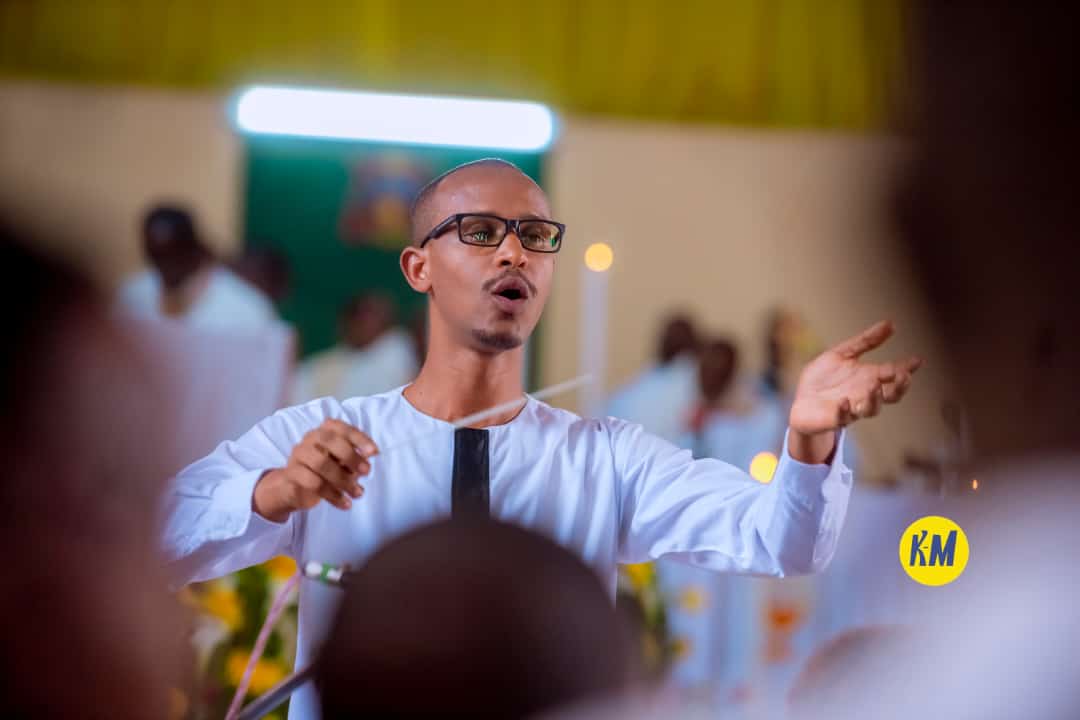clnizeyimana's tweet photo. "Dawe, Mutegetsi w’ijuru n’isi, ngushimiye ko ibyo wabihishe abanyabwenge n’abahanga, ukabihishurira abaciye bugufi." Mt 11, 25. 

Icyumweru cyiza!
#RwOT 

📸 @Kinyamateka_KM #OrdinationButare 08/07/2023 https://t.co/cIo8Z3tHL9