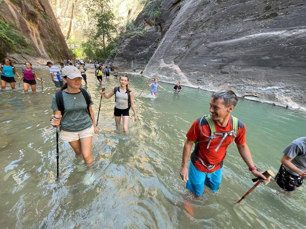 geekcode's tweet image. Day hiking/wading the Narrows. 107F felt great wading through snow melt instagr.am/p/Cud2EywORw1/