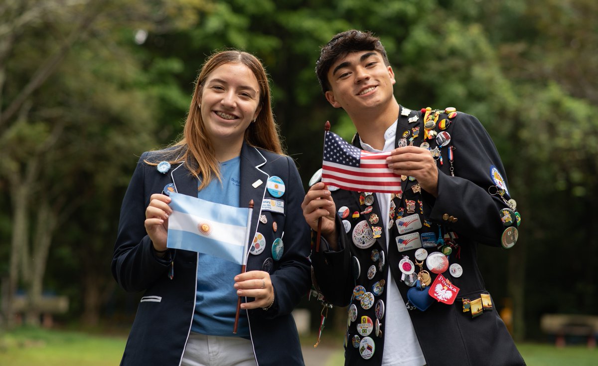 RotaryBrasil's tweet photo. O #intercâmbio de jovens do Rotary oferece a oportunidade de aprendizado de uma nova língua, de conhecer um novo país e uma nova cultura. É uma chance de fazer amigos de diferentes partes do mundo e levar lembranças maravilhosas para casa. Saiba mais em https://t.co/TGe16tsMIG. https://t.co/5pluBC7U7g