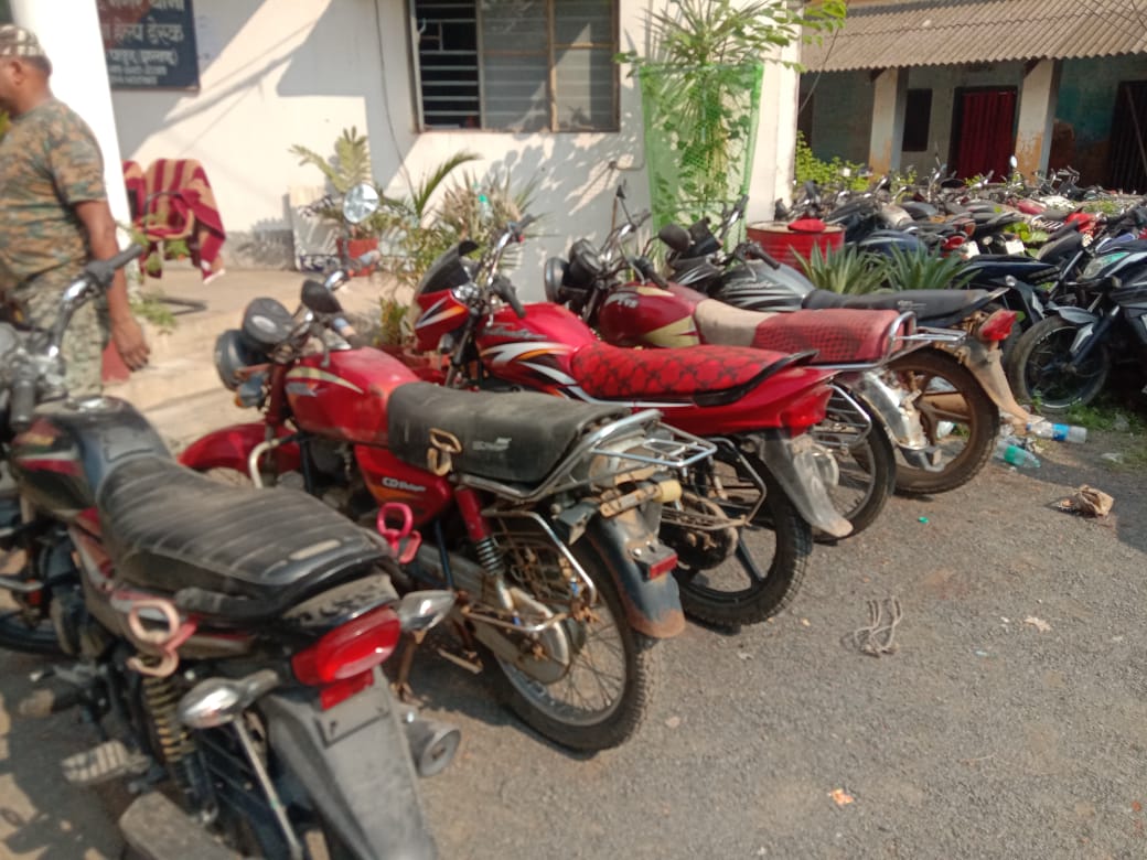 पाकुड़ में अंतरराज्यीय बाइक चोर गिरोह के 6 सदस्य गिरफ्तार-6 members of interstate bike thieves gang arrested in Pakur