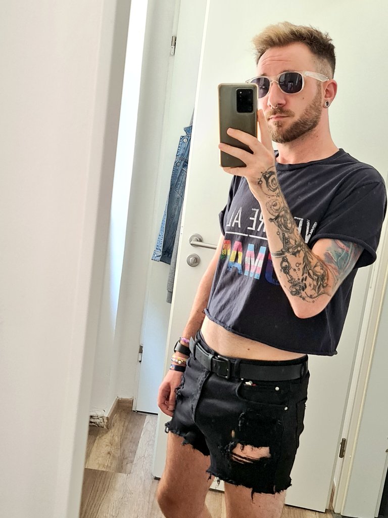 dingens_mr's tweet image. Come on #ColognePride, let's get sickniiiiing 
❤️🧡💛💚💙💜🩷🩵🤎🖤🩶🤍